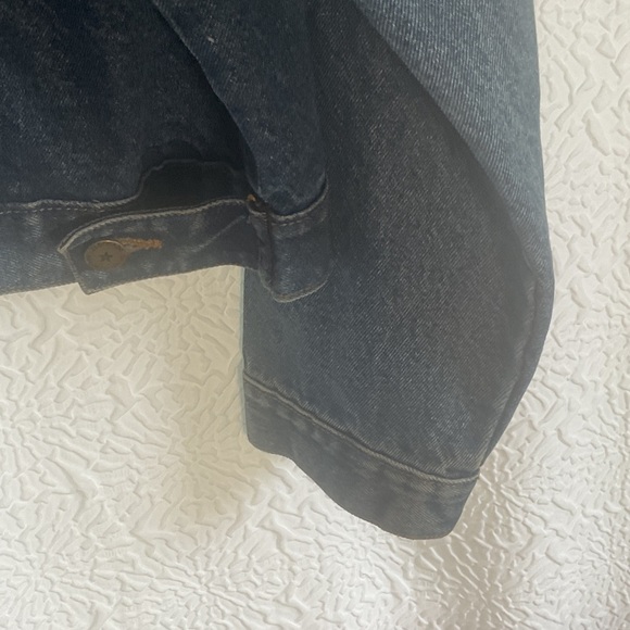 Stylish Men's Blue Denim Jacket - Picture 4 of 8